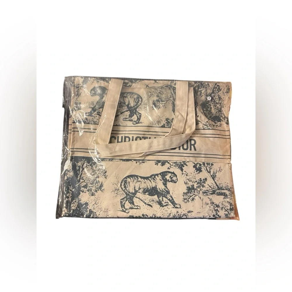 NEW Dior Riviera Large VIP Canvas Tote Bag- Sell for $850 - Picture 10 of 13